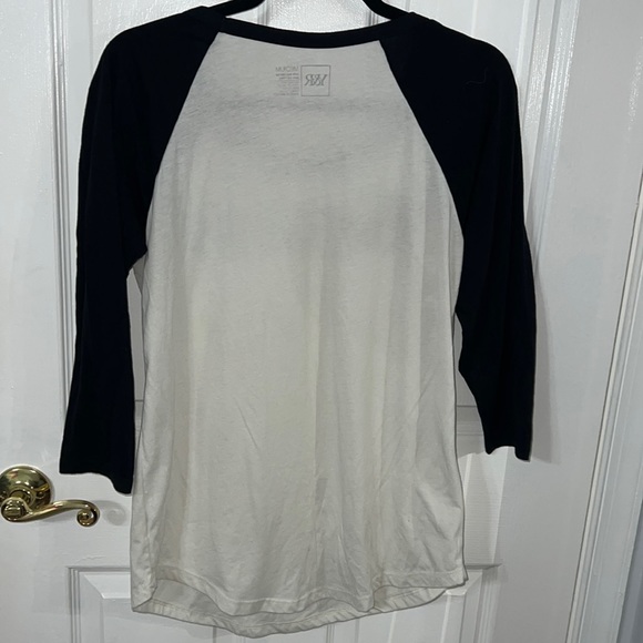 Young & Reckless Quarter Length T-Shirt | Size: M - Picture 4 of 4